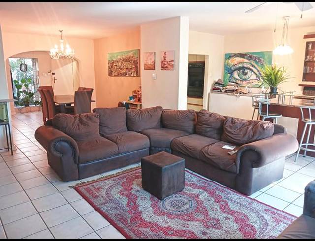 3 BEDROOM TOWNHOUSE FOR SALE IN BRAMLEY